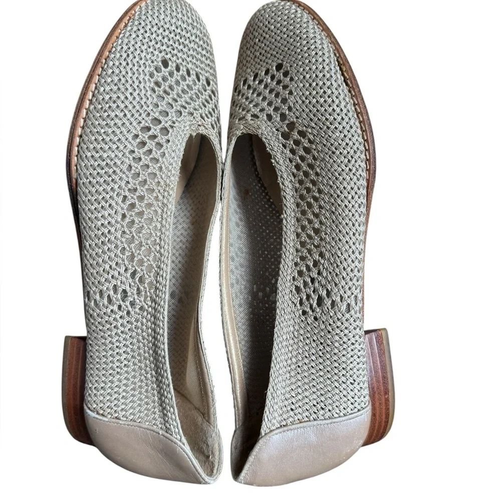 Stuart Weitzman woman’s tan basket weave flat with leather trim size 9.5